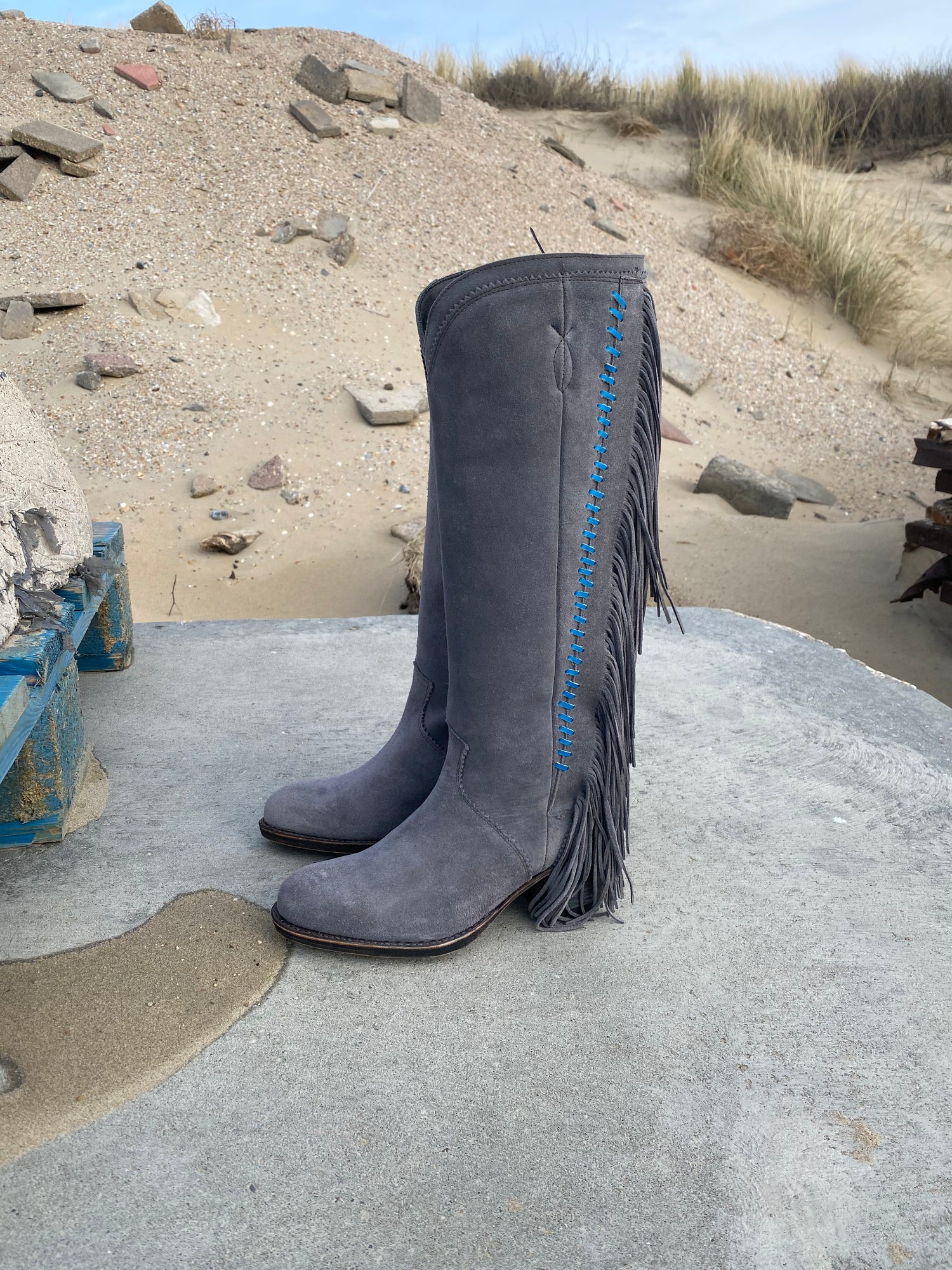 Boots with 2024 fringe on side