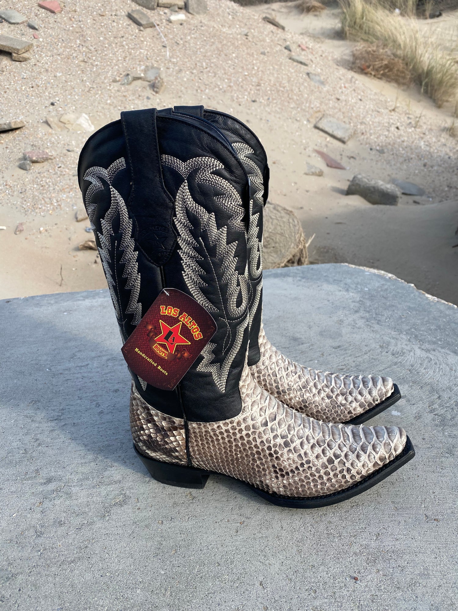 White snakeskin hot sale cowboy boots